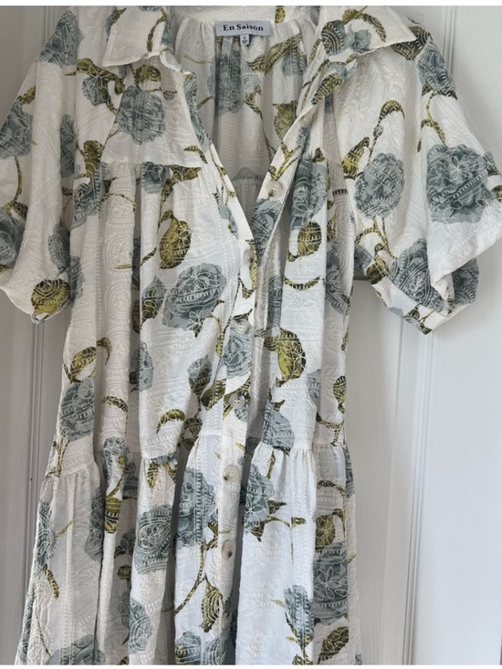 En Saison Jayla Shirt Mini Dress in White Sage Green and Olive Leaf Print  Small